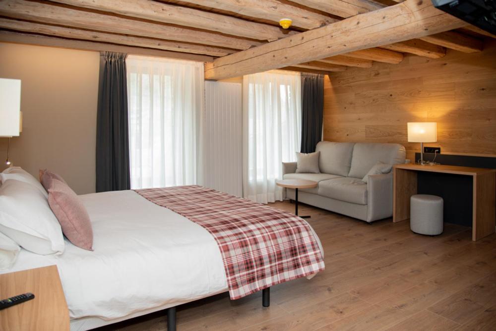 Hotel Roya Espot Εξωτερικό φωτογραφία